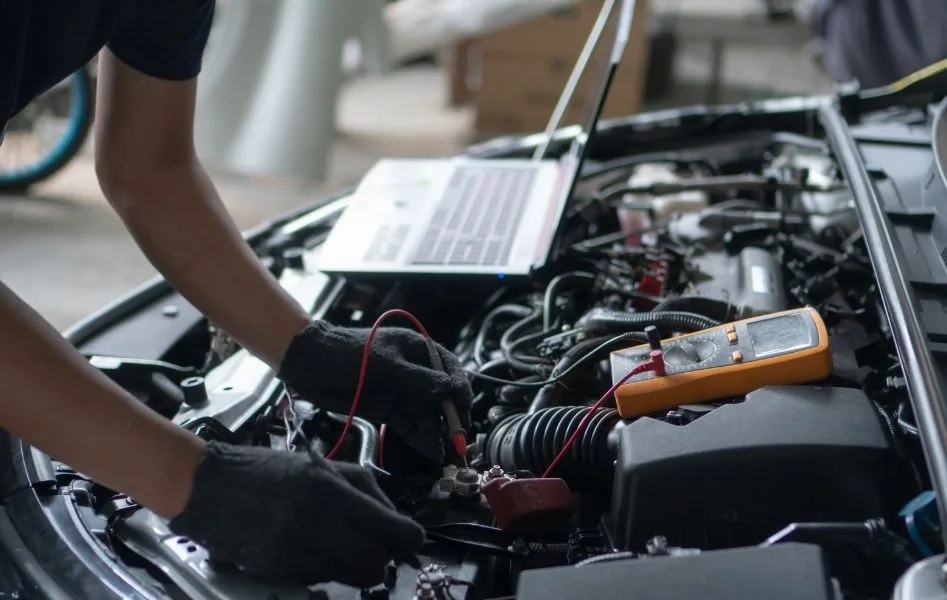 Brochure Inrs : réparation et entretien des véhicules automobiles légers